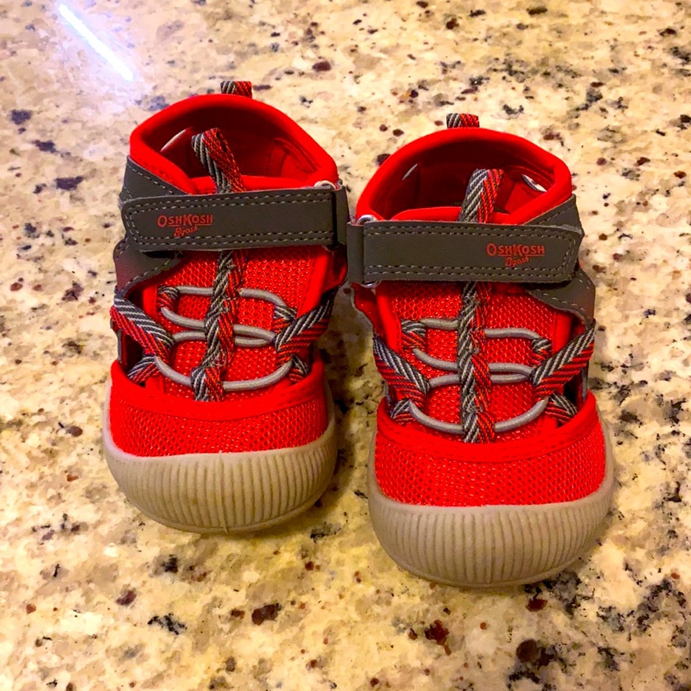 OshKosh red sandals - Size 5M - New!